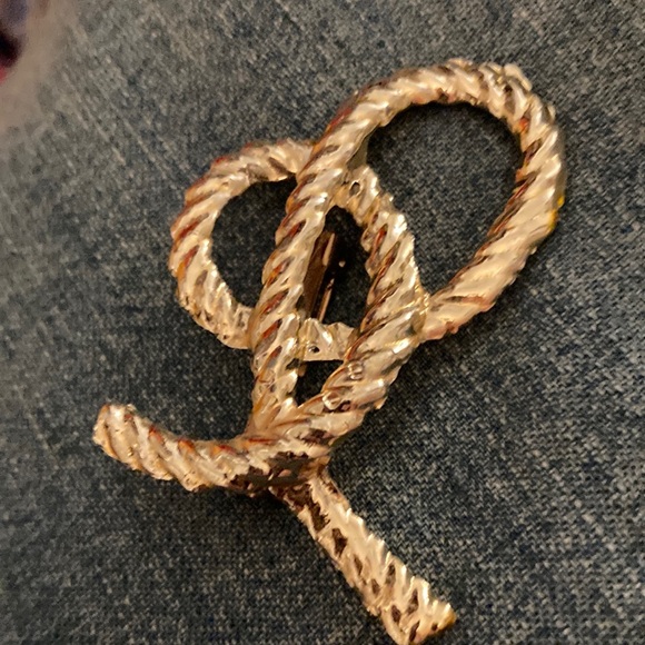 Jewelry - Gold Rope Knot Brooch